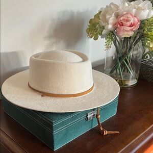 GIGI PIP Cream Hat with Tan Band